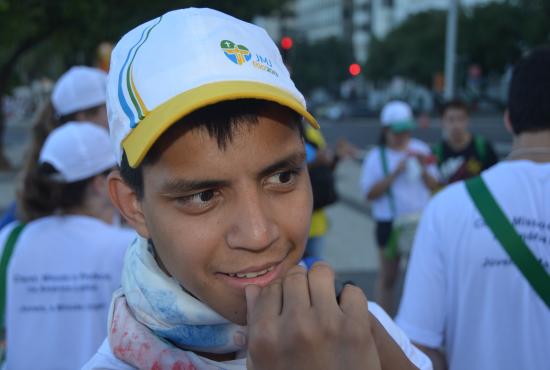 Os jovens evangelizam no calado de Copacabana no terceiro dia do Encontro Mundial da Juventude Claretiana