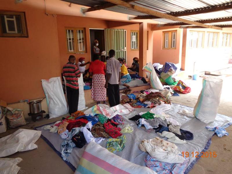 Doação de Roupas em Moçambique - Natal de 2015